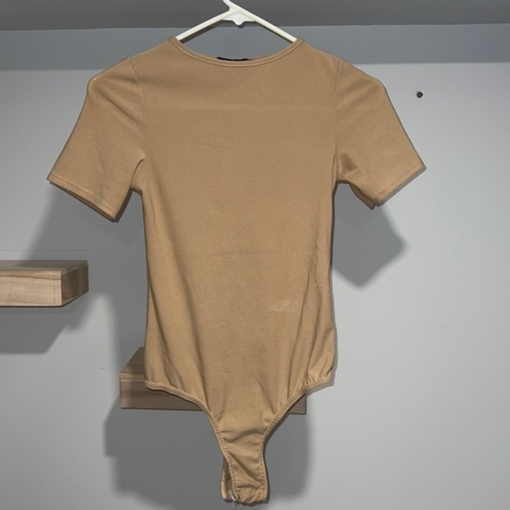 Pretty little thing nude short sleeve body suit